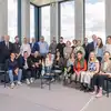Auf dem Bild sieht man die Partner des KMU-Förderprogramms sowie Vertreterinnen und Vertreter der teilnehmenden Unternehmen.