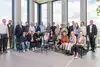 Auf dem Bild sieht man die Partner des KMU-Förderprogramms sowie Vertreterinnen und Vertreter der teilnehmenden Unternehmen.